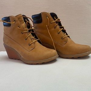 Women's Timberland Wedge Boots Size 8.5 Amston (Brown Wheat)